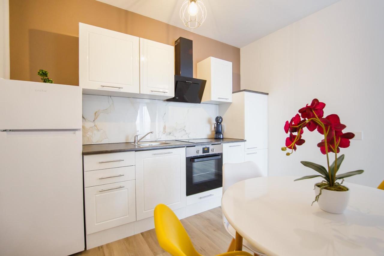 Apartament Trio Orange Oradea Zewnętrze zdjęcie