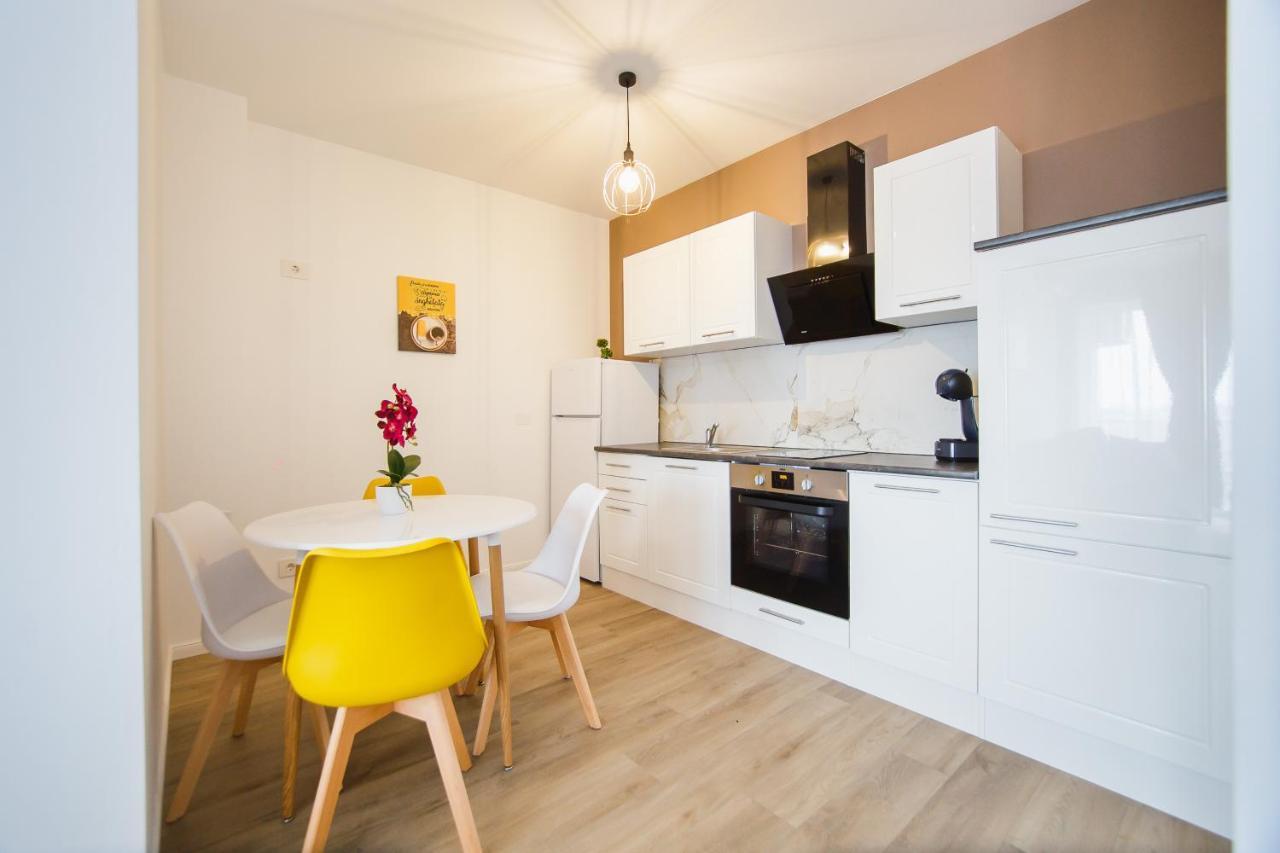 Apartament Trio Orange Oradea Zewnętrze zdjęcie